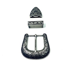 Western belt buckle Antique silver finish Floral engrave Fits belts up to 1 1/2" (38 mm) Heavy solid
