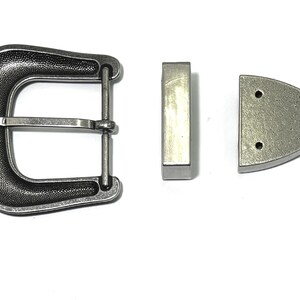 Western belt buckle Antique silver finish Floral engrave Fits belts up to 1 1/2" (38 mm) Heavy solid