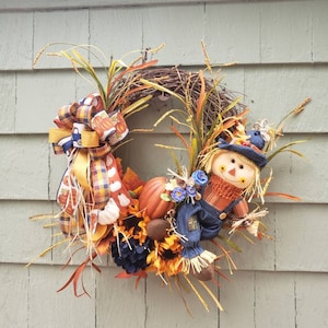 Fall scarecrow wreath, Fall decor, Scarecrow, Farmhouse decor,