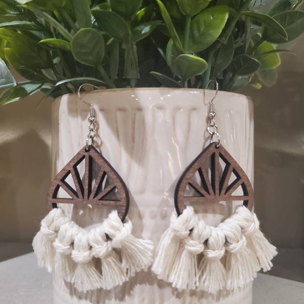 Wooden drop macrame earrings