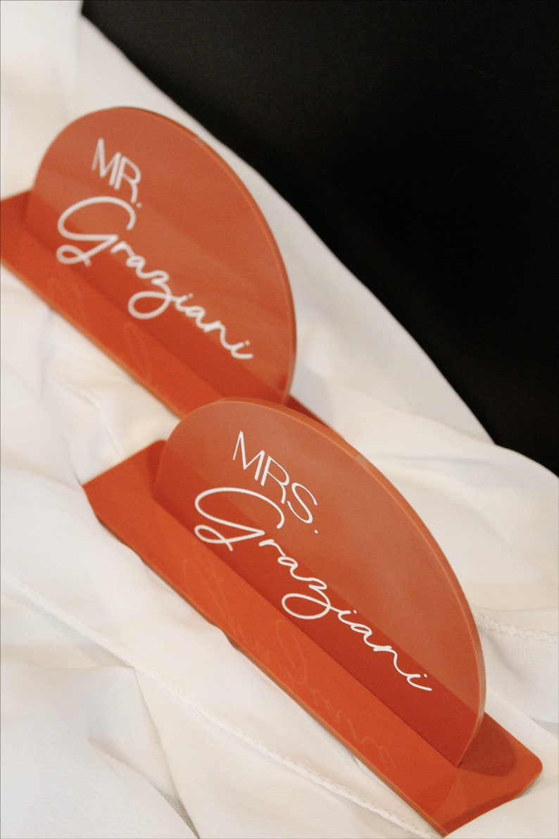 UV Printed Acrylic Mr. and Mrs. Wedding Sign, Head Table Decor, Modern Wedding Sign bild 2