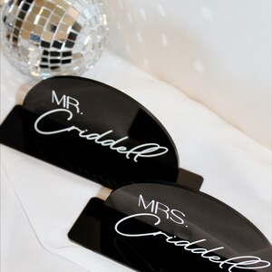 UV Printed Acrylic Mr. and Mrs. Wedding Sign, Head Table Decor, Modern Wedding Sign bild 5