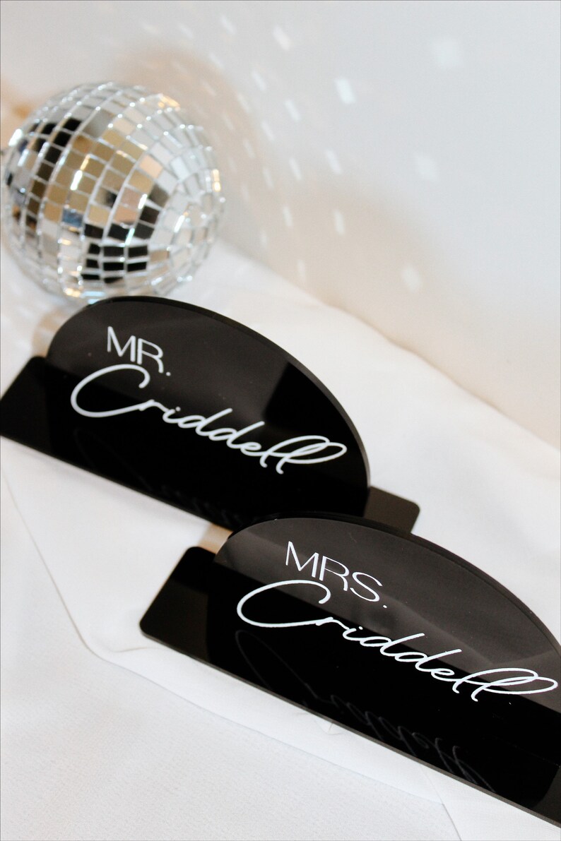 UV Printed Acrylic Mr. and Mrs. Wedding Sign, Head Table Decor, Modern Wedding Sign bild 5