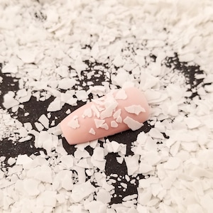 Flocon de terrazzo blanc de plusieurs tailles, fournitures de résine, paillettes déco kawaii, embellissement en résine époxy UV, fournitures de slime, art pour ongles terrazzo