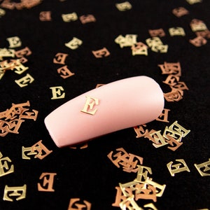 4mm Gold Toned Metal Kawaii E Alphabet Cabochons, Cute Nail Art Cabs, Resin Charms, Letters for Nails, Resin Shaker Embellishments, Words