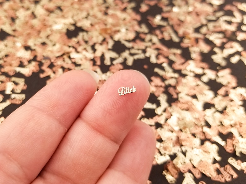 6mm Gold Toned Metal Kawaii Bitch Word Cabochons, Cute Nail Art Cabs, Resin Charms, Bitch Resin Shaker Embellishments afbeelding 2