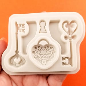 Skeleton Key and Locket Charm Tag Set Silicone Mold, Resin Casting Mold For UV Resin, Epoxy Keychain Jewelry Making, Chocolate and Cake Mold