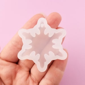 45mm Snowflake Tag Pendant Silicone Mold, Ornament Mold For UV Resin, Epoxy Keychain Jewelry Making, Decoden Crafting, Christmas Mold