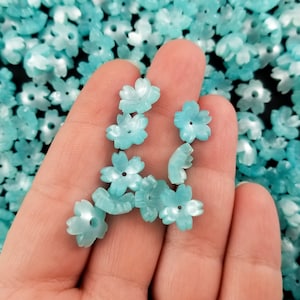 10 cabochons de fleur de sakura bleu pailleté pastel, cabochon floral en résine, embellissement de moule shaker, décoration nail art, capuchons de perles de jardin