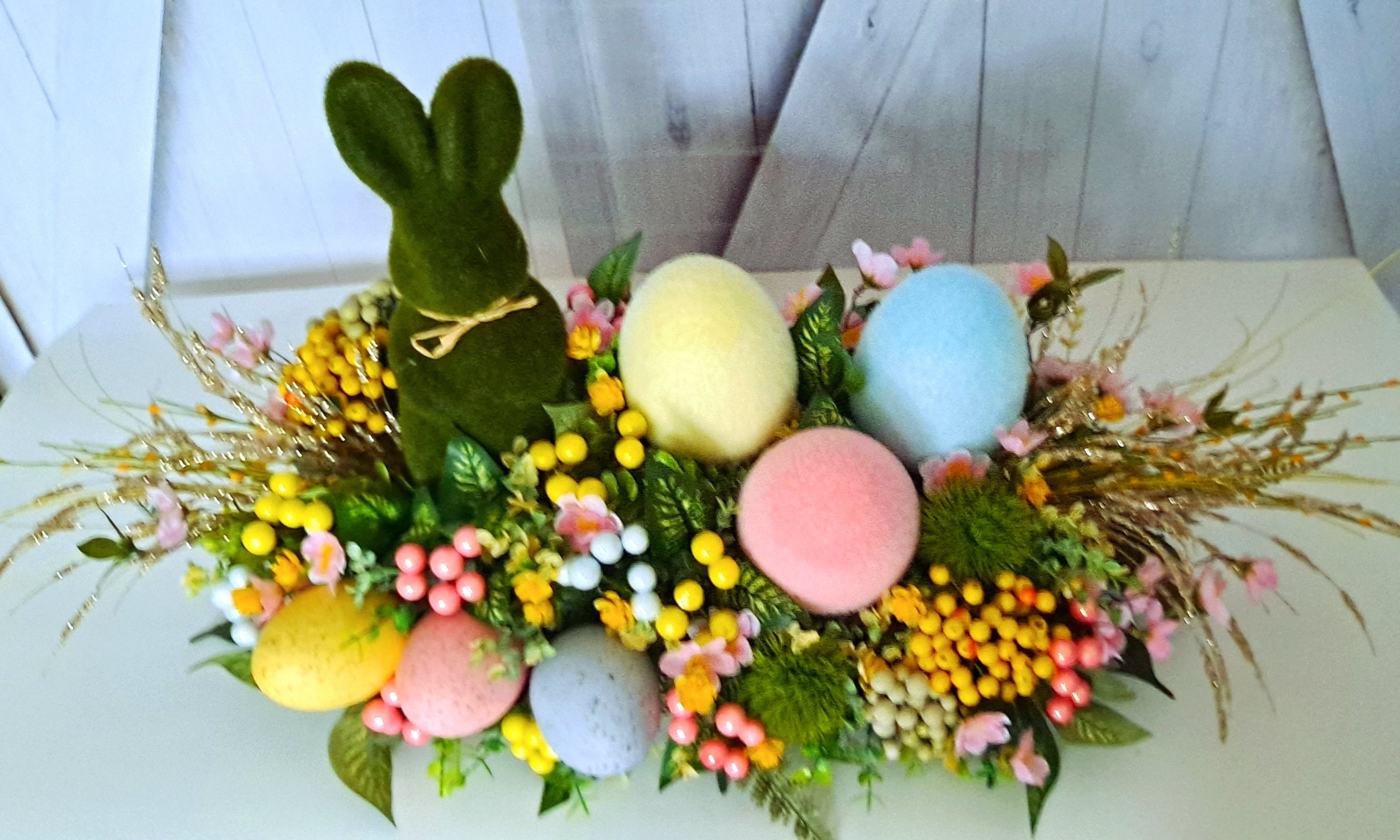 12-pack Easte Honeycomb Centepieces Bunny Egg Table Deco