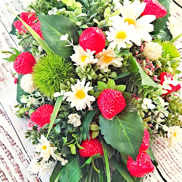 Spring decor,Strawberry decor,Spring centerpiece,Strawberry daisy centerpiece,Summer centerpiece,Strawberry table decor,Spring table decor