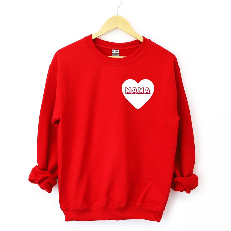 Mama HEART Sweat-shirt de la Saint-Valentin, Tenue de la Saint-Valentin, Saint-Valentin assortie, Sweat-shirt unisexe, Tenues de La Saint-Valentin assorties Red