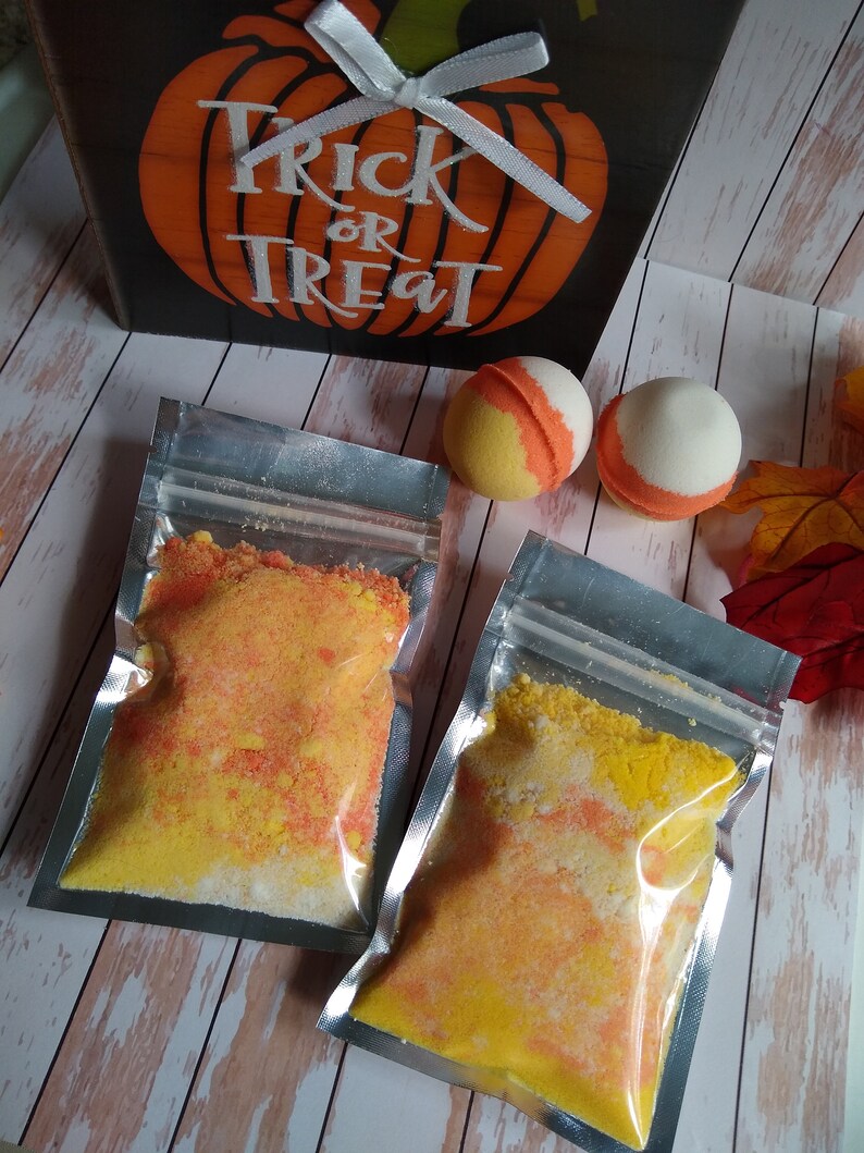 Halloween Trick or Treat 2 oz Bath Bomb Fizzy Bath Halloween Etsy