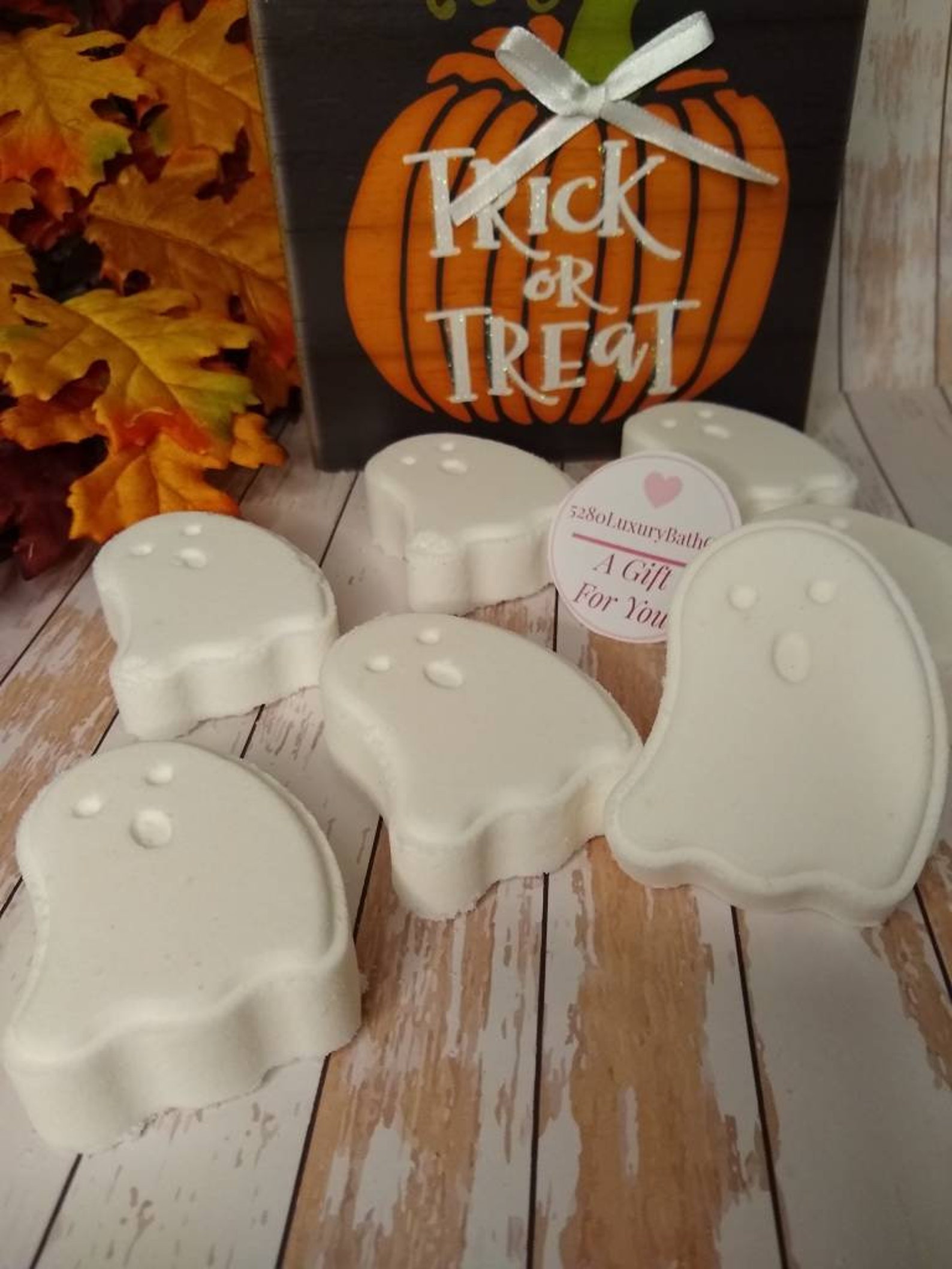 Serene Halloween Bath Bomb Set View in 4K Serene Halloween Bath Bomb Set View in 4K