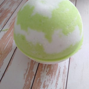 EUCALYPTUS SPEARMINT Bath Bomb Stress Relief Cold Buster Homemade Bath Bomb Spa Relaxing Gift Under 5 New Mom Gift Party Favors Bridal Gifts
