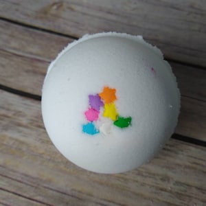 BUBBLE GUM Bath Bomb Large White Hidden Colors Colorful Fizzing Foamy Bath Bomb Kids Bath Bomb Care Package Bath Bomb Highly Fragrant