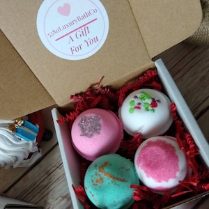 MINI Christmas Bath Bomb Gift Set 4 Piece Valentine Bath Bombs Small Bath Bombs Gift Under 10 Bath Bomb Teacher Gifts Party Favors Self-Care