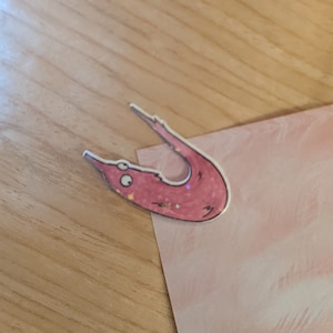 Wurm an einer Schnur Zaubertrick meme lustiger kawaii holographischer 1,5 Zoll Aufkleber! rosa