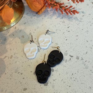 Skull | Skull Earrings | Dangle | Halloween Earrings | Spooky Earrings | Skeleton Earrings | Skulls