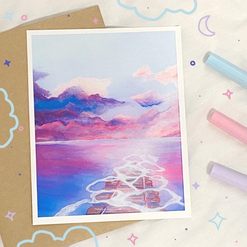 Pu&ograve; includere: Un dipinto che rappresenta un tramonto rosa e viola su uno specchio d'acqua, con un molo di legno bianco che si estende nell'acqua.