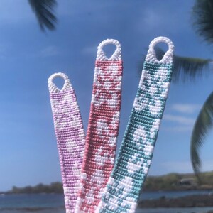 hawaiian hibiscus ~ knotted friendship bracelet