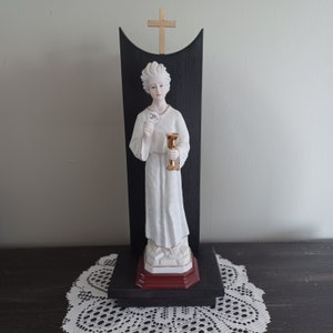 Single Statue Shrine (Brown)
