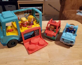 Fisher-Price Little People Taco Truck w/ 4 Figures Lot#18**USED**