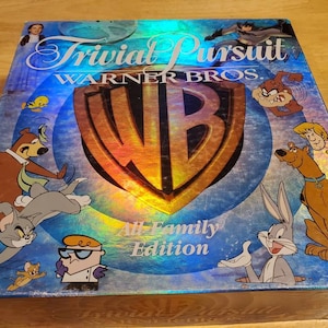 TRIVIAL PURSUIT Warner Brothers All Family Edition **USED**