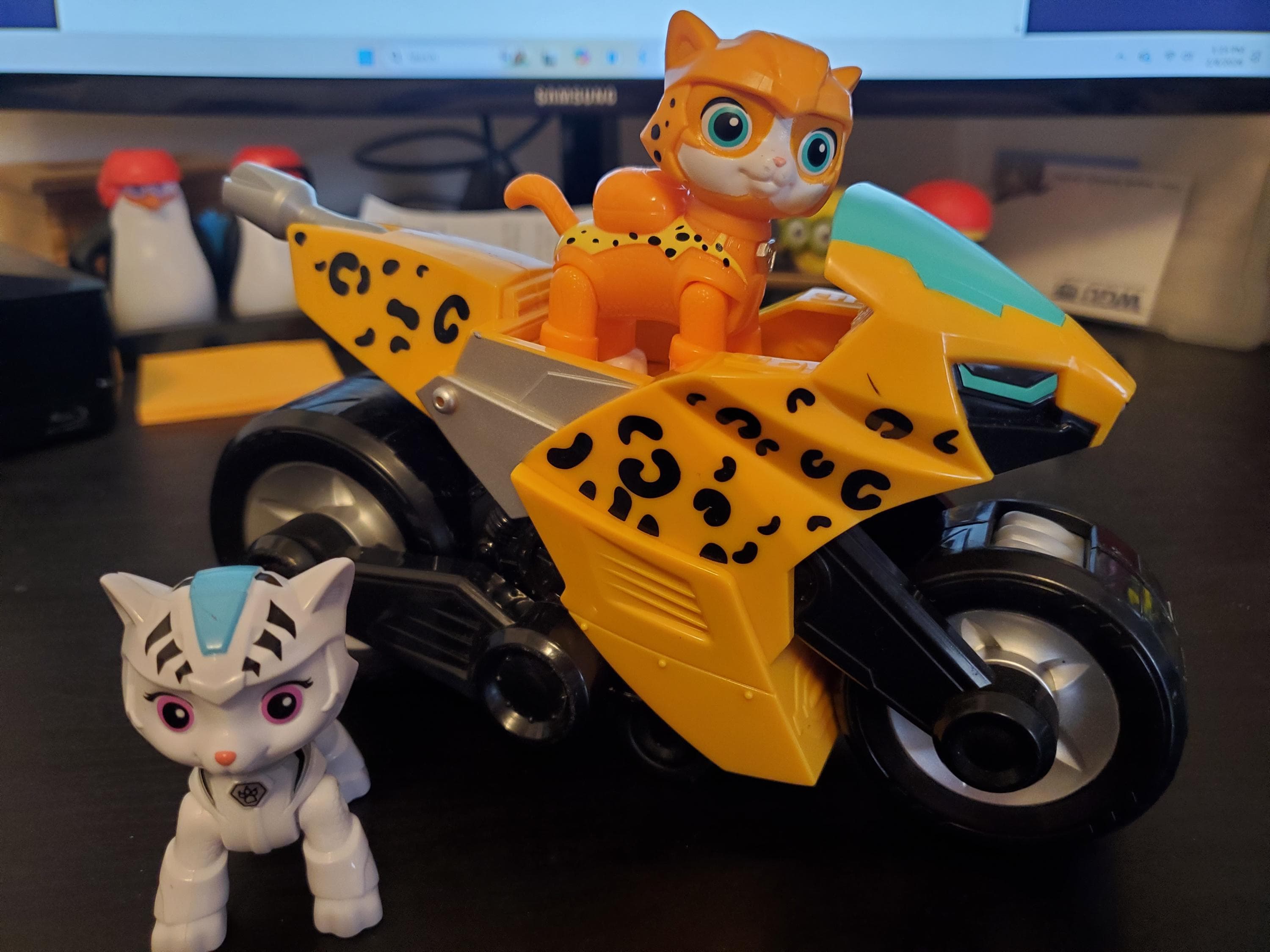 Paw Patrol CATPACK Wild Cat W/ Cheetah Motorcycle Lot#12 **LOOSE