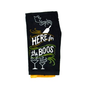 Torchon d&#39;Halloween Here For The Boos de Midnight Market | Décoration d&#39;Halloween | Décoration d&#39;intérieur gothique sorcière | Serviette de bain ou serviette de toilette