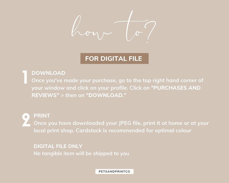 Op de afbeelding: Een instructiehandleiding voor het downloaden van een digitaal bestand met de tekst "how to?" en "FOR DIGITAL FILE". De handleiding legt uit hoe je een digitaal bestand kunt downloaden na aankoop en hoe je het thuis of bij een lokale drukker kunt afdrukken. De handleiding geeft ook aan dat het bestand alleen digitaal is en dat er geen tastbaar item wordt verzonden. De tekst "PETSANDPRINTCO" staat onderaan de handleiding.