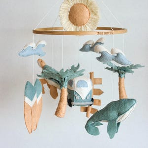 Surfbabymobil, boho strandbarnrumsdekor, havsbabymobil