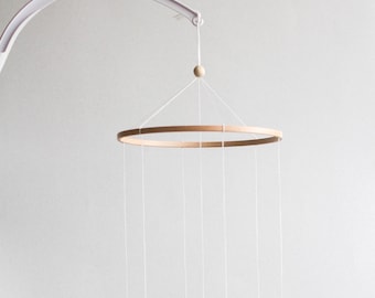 Móvil de bebé con aros DIY y cuerdas para colgar. Base de madera para móvil. Colgador circular para móvil. Marco de móvil con aros, cuerdas y agujeros.