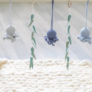 Zabawka wisząca do zabawy w siłownię. Ocean baby gym. Zabawki dla niemowląt w kształcie ośmiornicy