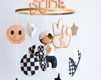 Geruit mobiel, rad little dude mobiel, skateboard babymobiel, geruite kinderkamerinrichting