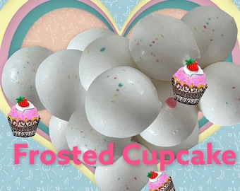 Sci-Fi Foods UK Freeze Dried Salt Water Taffy Frosted Cupcake Suitable For Vegetarians