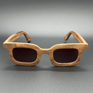 Eco-Friendly Handcrafted Wooden Sunglasses: Polarized UV Protection for Stylish Men & Women