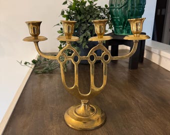 Candelabro de latón vintage de 4 brazos, decoración de latón de mediados de siglo.
