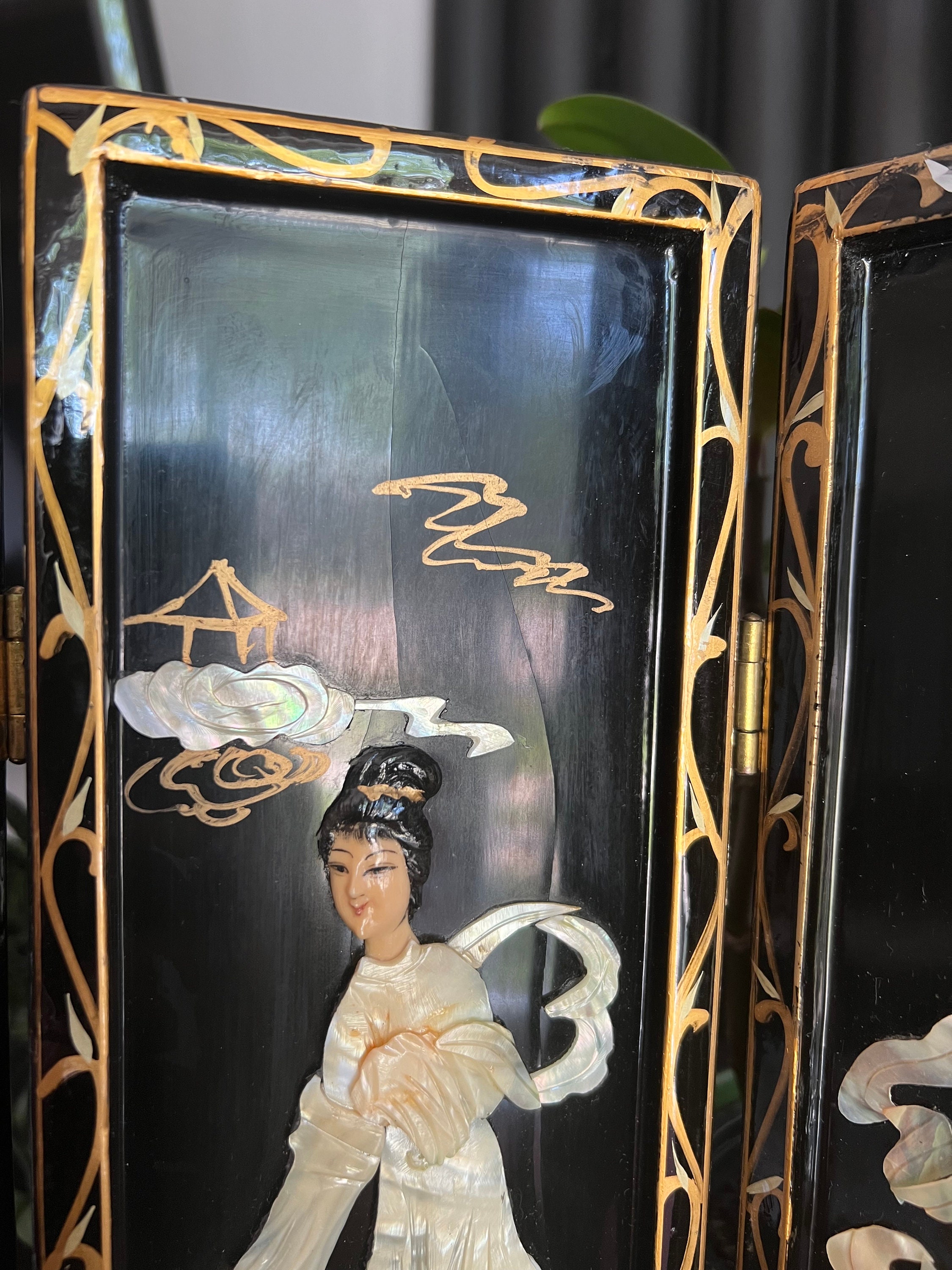 ケコ モロッコのヴィンテージプフ12 Vintage Japanese Black Lacquer & Mother of Pearl Tabletop