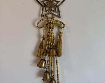 Vintage Messing Stern Glocke Wandbehang | Himmlische Messingglöckchen mit Quasten | Boho Weihnachtsdekor | Messing Klangspiel