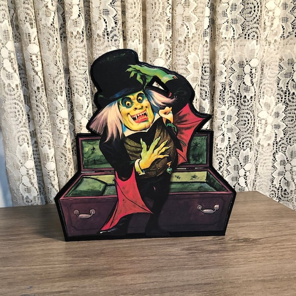 Retro Halloween Decoration Vampire (Victorian)