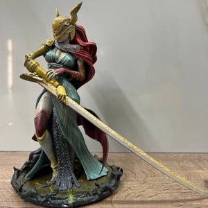 Ma.len.ia Bla.de von M.iq.ue.lla Abbildung Gemalt Hochwertige Kunst Figur Statue Figuren, Geburtstagsgeschenk, Weihnachtsgeschenk Spiel Geschenk