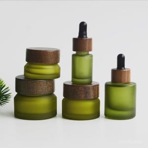 1-200 pcs 15 ml/30 ml 15 g 30 g 50 g Pot de crème en verre vert mat en bois foncé, flacon compte-gouttes d'huiles essentielles, ensemble de soins de la peau, vente en gros