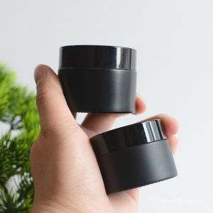 1-500 piezas 5 g 10 g 15 g 30 g 50 g Tarro de crema de vidrio cosmético negro mate, contenedor de humectante para el cuidado de la piel facial, venta al por mayor