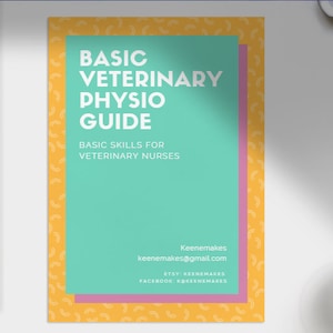 Puede incluir: Un libro gu&iacute;a azul turquesa con el t&iacute;tulo "Basic Veterinary Physio Guide" y el subt&iacute;tulo "Basic Skills for Veterinary Nurses". La portada tiene un borde amarillo y rosa con un patr&oacute;n blanco.