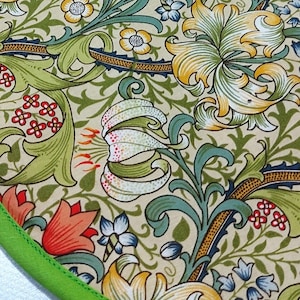 Oven Gauntlet / Oven Mitt William Morris Golden Lily