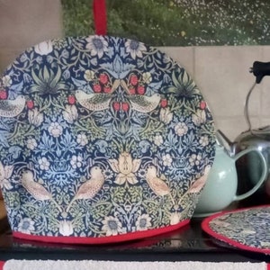 Tea Cosy - William Morris Strawberry Thief (Red)