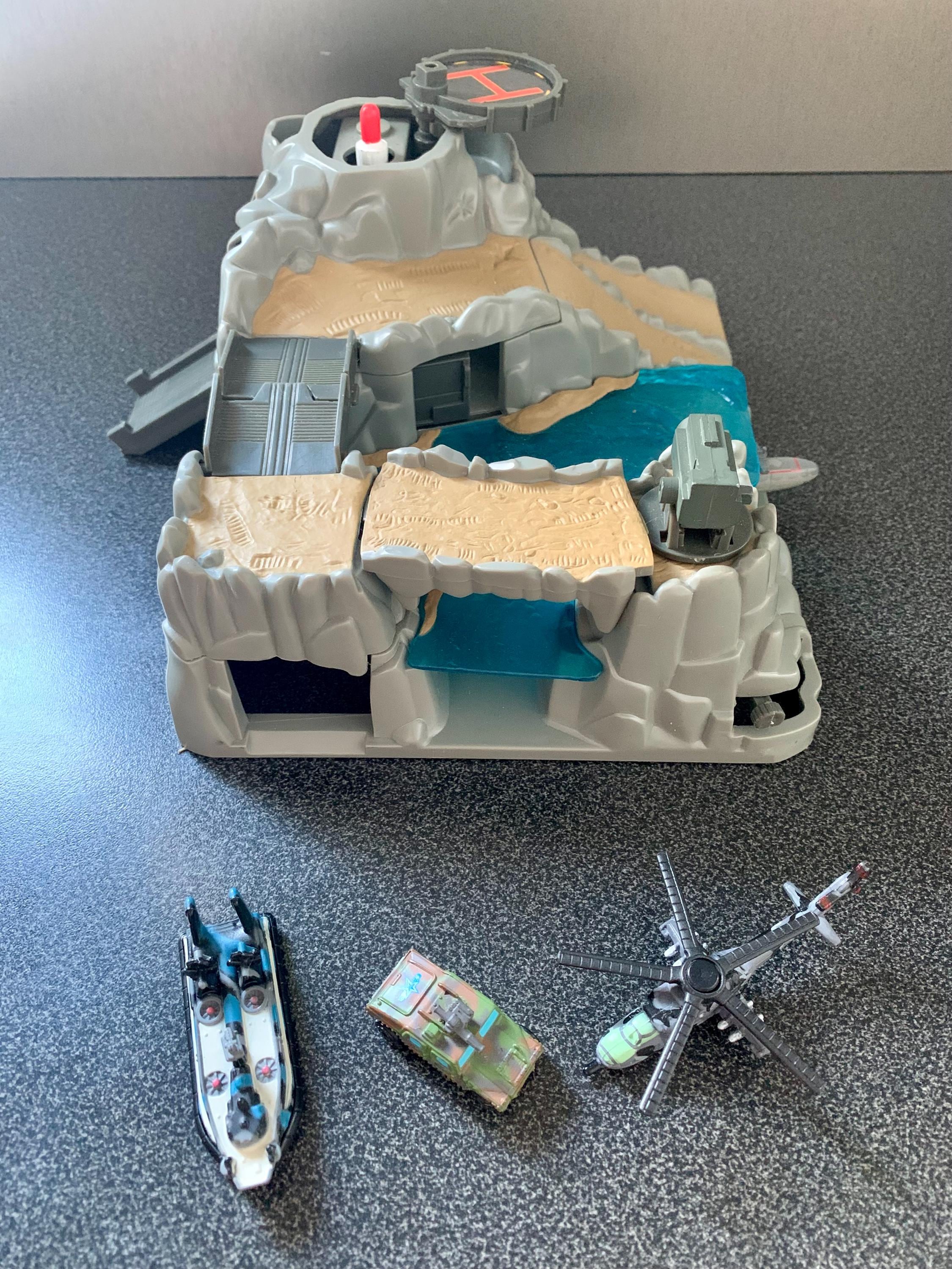 Galoob Toys Micro Machines Military Battle Zones Barracuda Bay Set