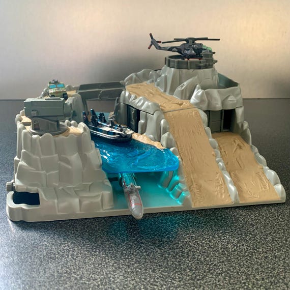 Galoob Toys Micro Machines Military Battle Zones Barracuda Bay Set