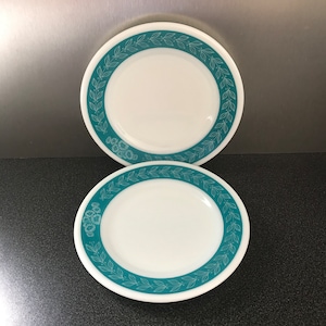 Pyrex Bluegrass Tableware Dinner Plates Laurel Leaf 6 3/4&#39;&#39; Set of 2 USA